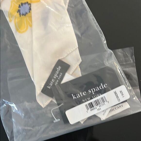 NWT Kate Spade floral  White and Yellow Scarf - Picture 4 of 5